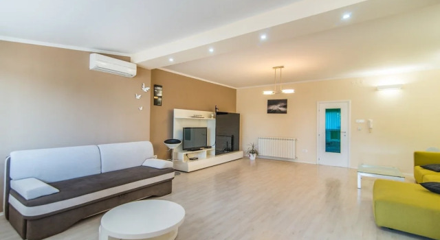 Holiday House Flego