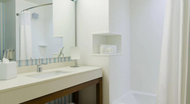 Четырёхместный номер Standard Courtyard by Marriott Buffalo Downtown/Canalside