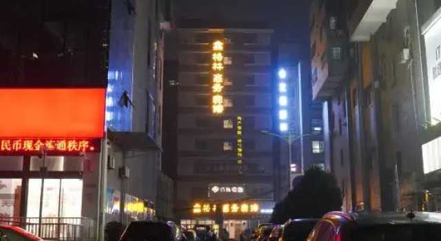 Xingelin Business Hotel, Rezerwuj Hotel Hotele w Huangshi z parkingiem, Parking