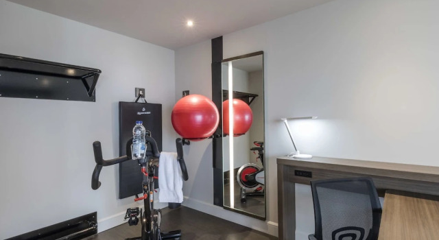 Люкс Deluxe Hôtel & Suites Normandin Lévis