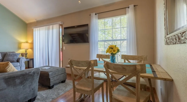Happy Trails 2 Bedroom Condo by Redawning, Забронировать Отель Отели Table Rock Lake с парковкой, Парковка