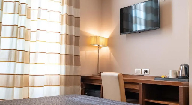 Hotel Marinella, Забронировать Отель Отели Сан-Ремо с парковкой, рядом с Forte di Santa Tecla, Парковка