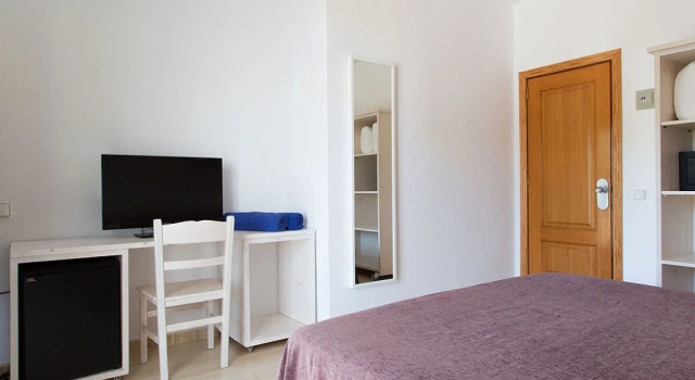 Hotel Entre Pinos, Book Hotel Es Calo Formentera