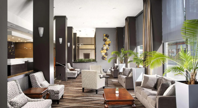 Полулюкс Deluxe BEST WESTERN PLUS Carlton Plaza Hotel