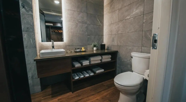 Номер Standard с видом на город voco Saranac Lake NY - Waterfront by IHG
