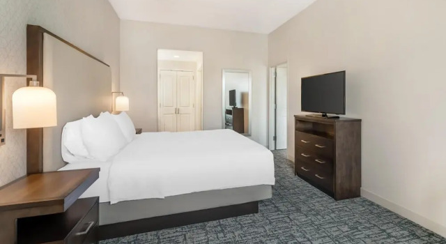 Двухместный номер Standard c 1 комнатой с балконом и с видом на реку Homewood Suites By Hilton Schenectady