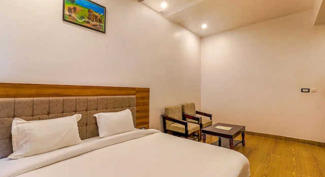 Номер Premium FabExpress Global Inn New