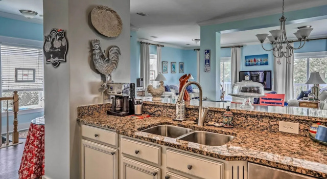 Коттедж Family Beach Home; Walk to N Litchfield Beach