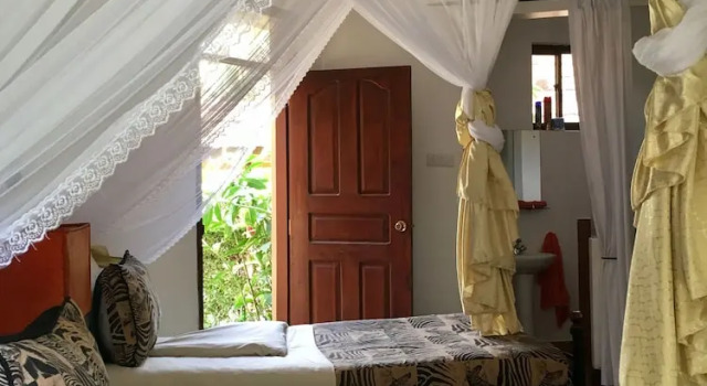 Habitación doble De lujo con vista a la piscina Ahadi Lodge