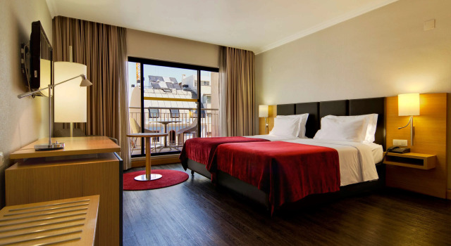 SANA Reno Hotel, Забронировать Отель Отели Лиссабона с бассейном, рядом с Сан Себаштиан, Бассейн