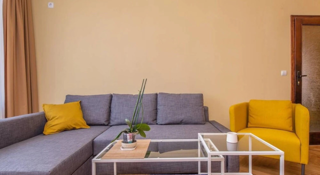 FM Deluxe 2-BDR Apartment - Sunshine, Varaa Huoneisto Sofia Vitosha
