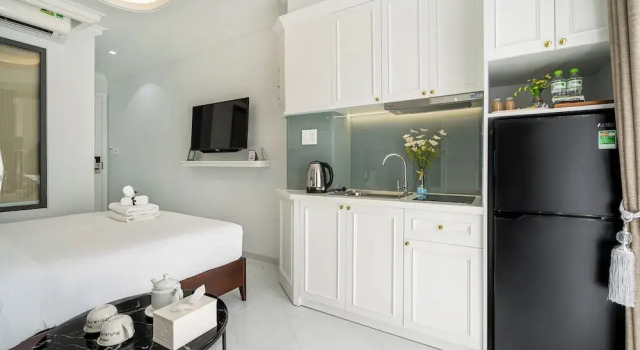 Номер Superior с балконом и с видом на улицу The Royal Hotel & Apartment - Phu My Hung