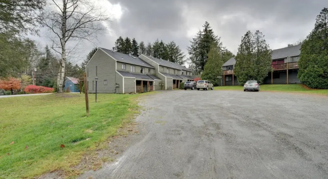 Dover Condo w/ Grill & Balcony: 3 Mi to Mt Snow!