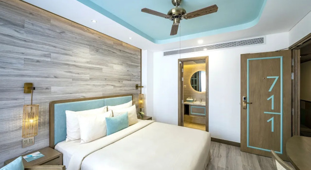 Двухместный номер Premium с внешним окном Icon Saigon - LifeStyle Design Hotel