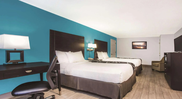 Четырёхместный номер Standard с видом на город La Quinta by Wyndham Oceanfront Daytona Beach
