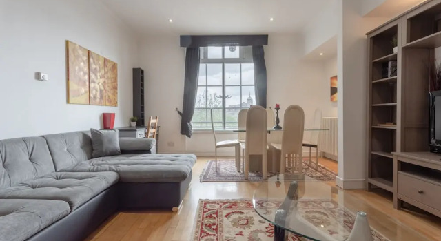 2 Bedroom Flat With Tower Bridge View