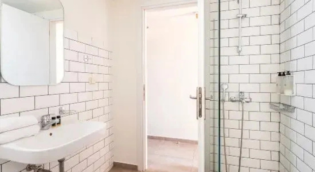 Номер Superior Yellowsquare Athens