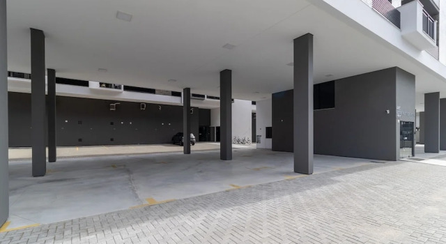 Building With Swimming Pool 800m From Beach - ACB