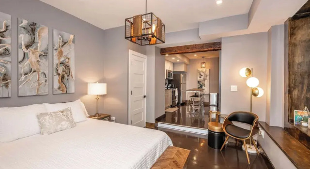 Luxury Mt. Adams Retreat Apt 1, Забронировать Отель Отели Цинциннати 3 звезды, рядом с Nicholas Longworth Residence, 3*