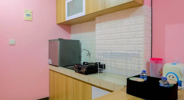 Номер Standard Homey and Stylist 1BR Gading Icon Apartment
