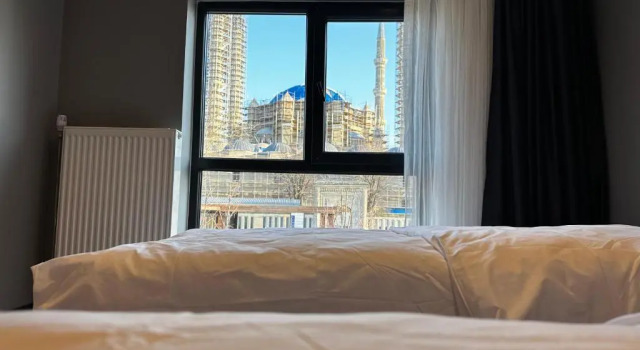 O podwyższonym standardzie czteroosobowy pokój Bademi Hotel