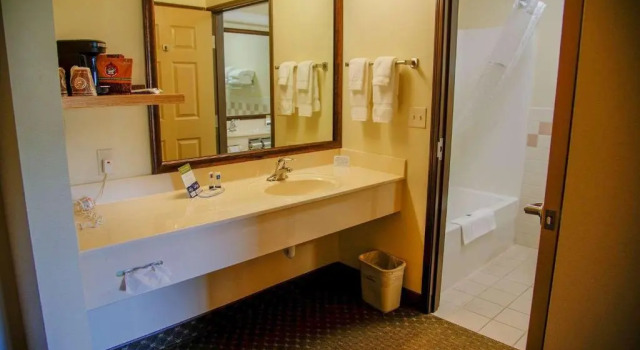 Номер Standard AmericInn by Wyndham Havre