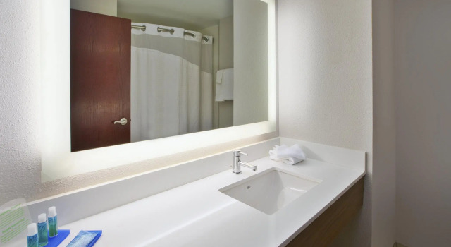 Двухместный люкс Holiday Inn Express & Suites Milford by IHG