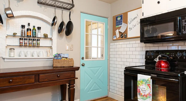 Апартаменты Historic Mountain Ave Bungalow - Walk Everywhere!