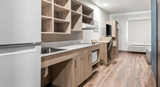 Люкс Woodspring Suites Lancaster North