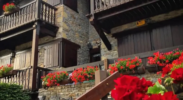 Apartamentos YOY Mont Romies Unhola