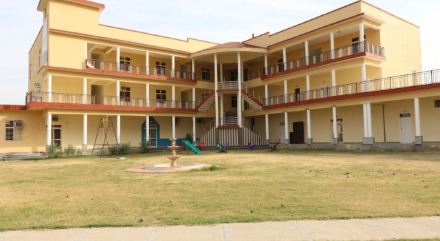 OYO 22648 Shalimar Inn, Забронировать Отель Отели штата Раджастхана с парковкой, Парковка