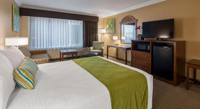 Двухместный номер Standard с видом на гавань Best Western Harbour Inn & Suites Huntington - Sunset Beach