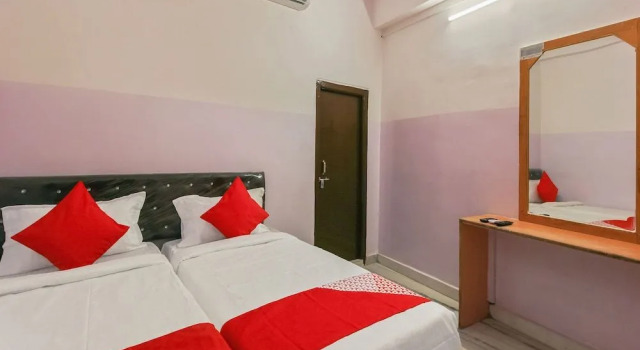 OYO 22085 Raj Banjara White House, Rezerwuj Hotel Banjara Hills 