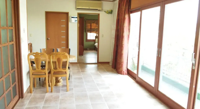 Happy House, Забронировать Отель Отели Согвипхо с парковкой, рядом с Отель и казино Shilla, Парковка