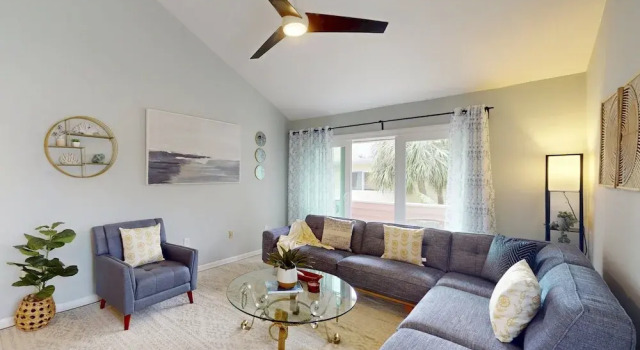 Spacious Condo With 2 Private Balconies, Beach Access and Pool, Rezerwuj Apartament Hotele w Saint Augustine Area z parkingiem, Parking