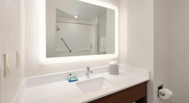 Run of House Holiday Inn Express & Suites San Antonio NW near SeaWorld by IHG