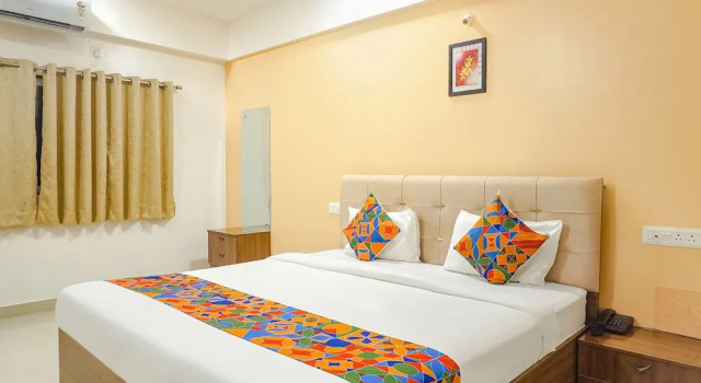 Номер Deluxe FabHotel Embassy