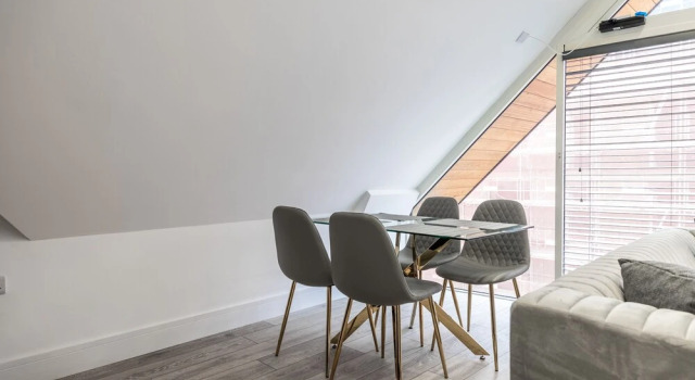 Lovely 1-bed Apartment in Camberley, Забронировать Апартаменты/квартира Отели High Weald с парковкой, Парковка