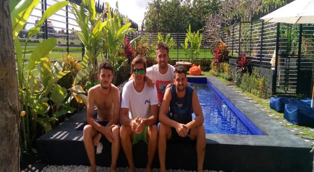 Кровать в общем номере Negrita House Canggu Apartment