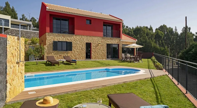 Вилла с балконом и с видом на море Felicidade Rocha I, for Families, With a Pool