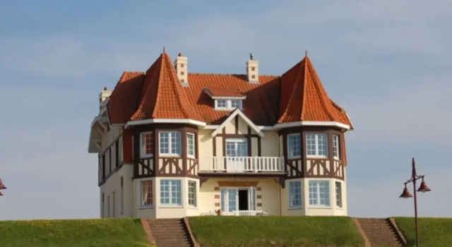 Beautiful Normandy Villa in an Exclusive Location, Rezerwuj Willa Hotele w Bruksela z parkingiem, Parking