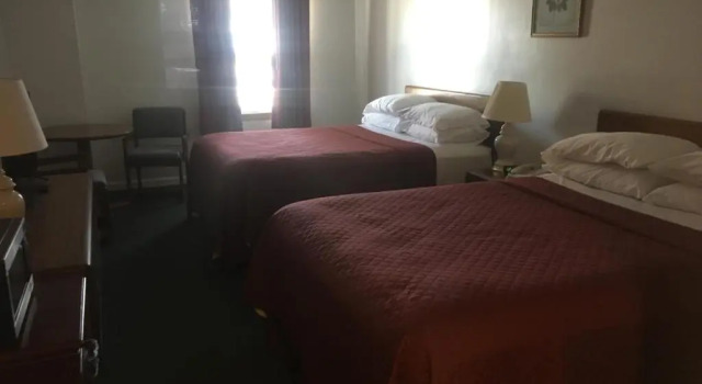 Четырёхместный номер Standard Villager Motel & Glen Manor Estate