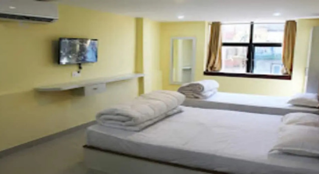 Четырёхместный семейный номер Standard MeroStay 021 Hotel Ganga Sagar