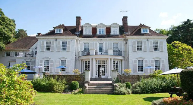 Полулюкс Gorse Hill Hotel