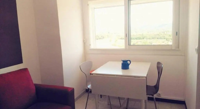 Апартаменты Appartement plein Sud au pied du Luberon
