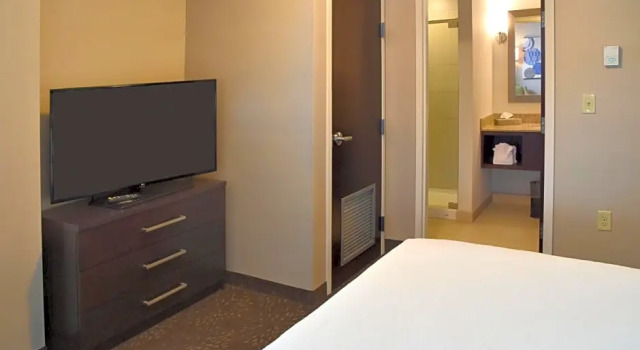 Run of House Holiday Inn Canton (Belden Village) by IHG