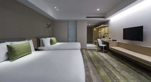 Четырёхместный номер Superior Golden Tulip FAB Hotel