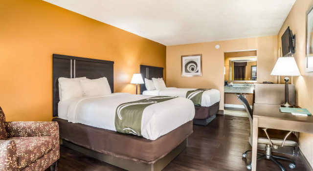 Четырёхместный номер Standard Quality Inn & Suites Corinth West