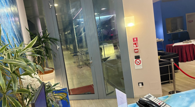 Номер Classic Blue Shades Hotel