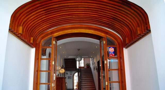 Boutique Hotel Casa Foch, Забронировать Бутик-отель La Floresta Кито, рядом с Del Arbolito Park
